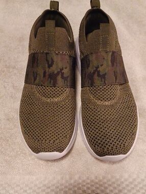 Athletic Works Olive Green Slip-On Athletic Shoes with White Soles